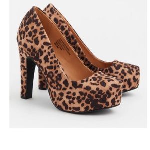 Sassy leopard print pumps!
